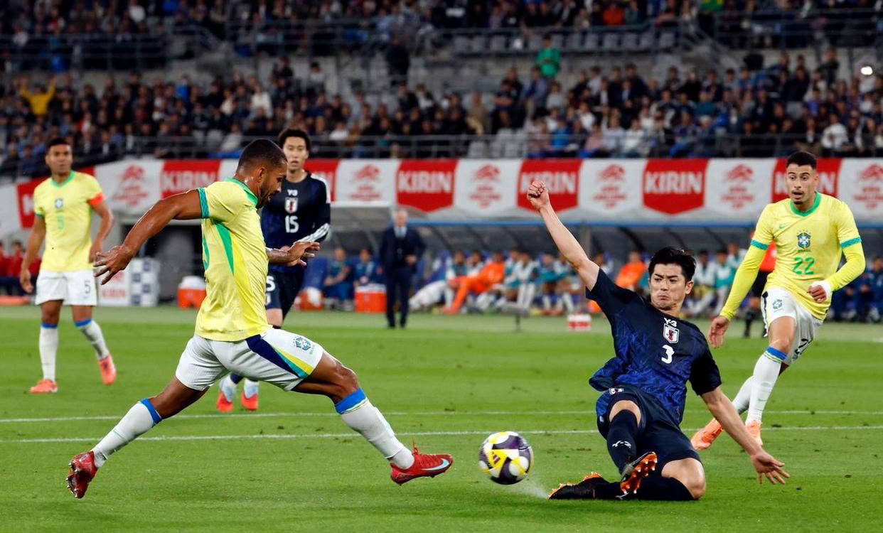 包含强强相遇，足球赛事精彩纷呈的词条