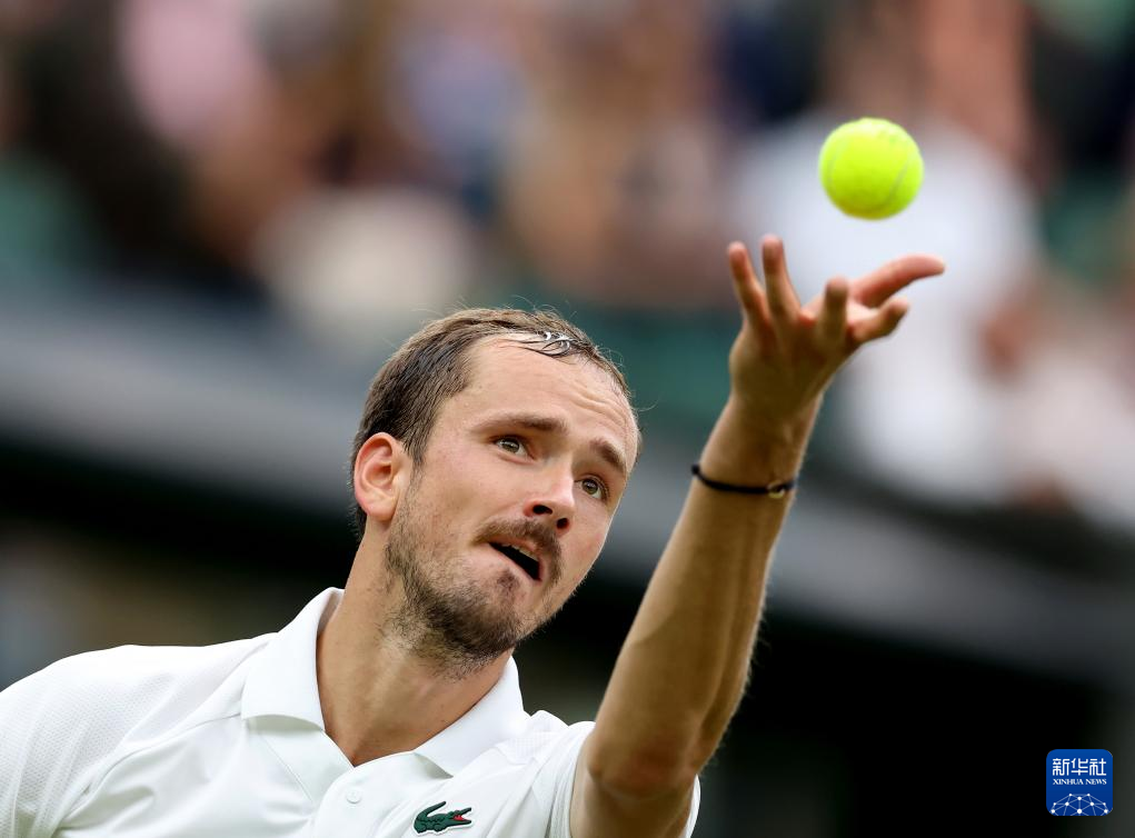 开云体育app-法国网球队绝地反击英国网球队，梅德韦杰夫统治全场的简单介绍