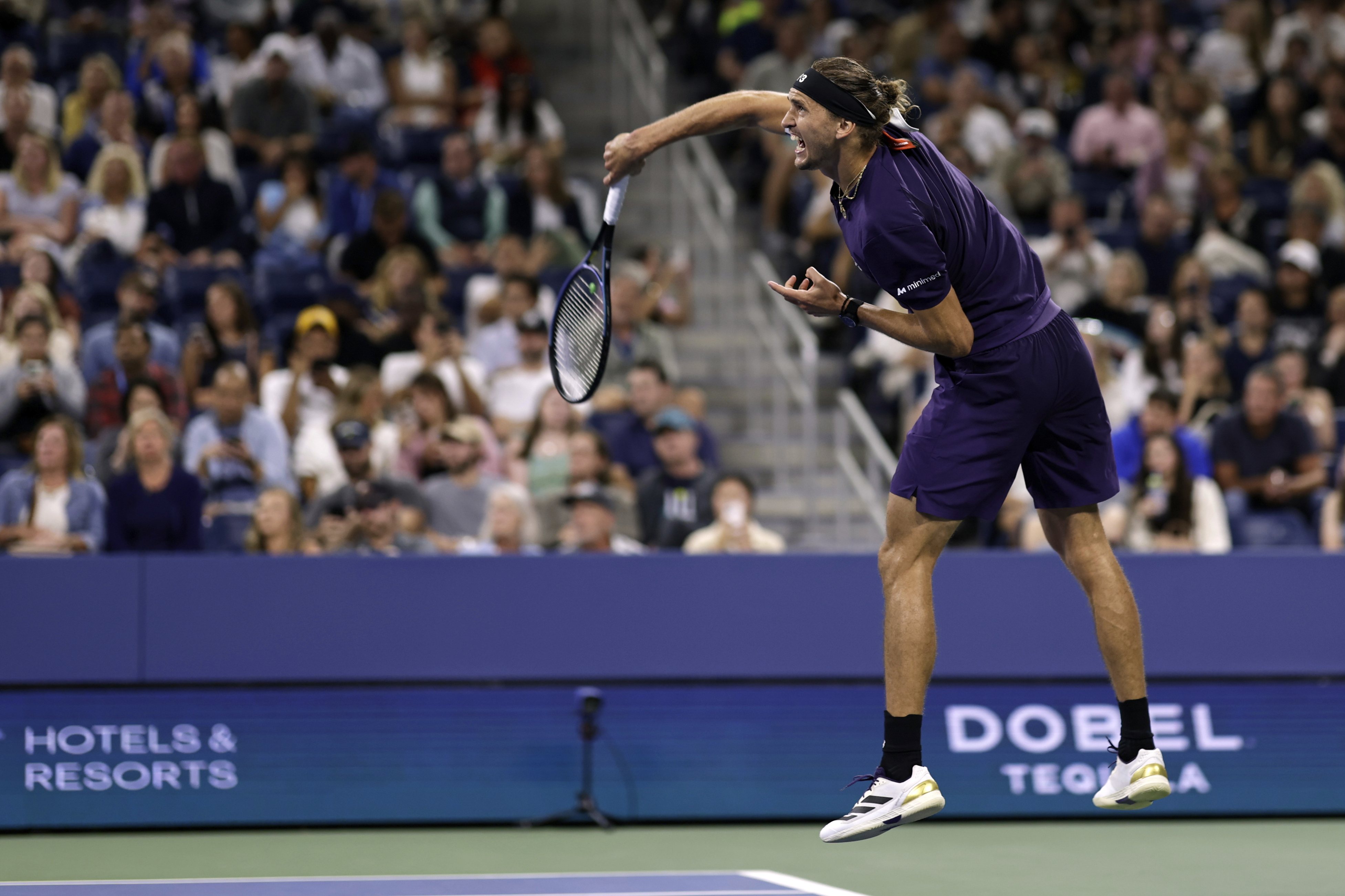 美网翻盘年终总决赛，兹维列夫刷新纪录的简单介绍