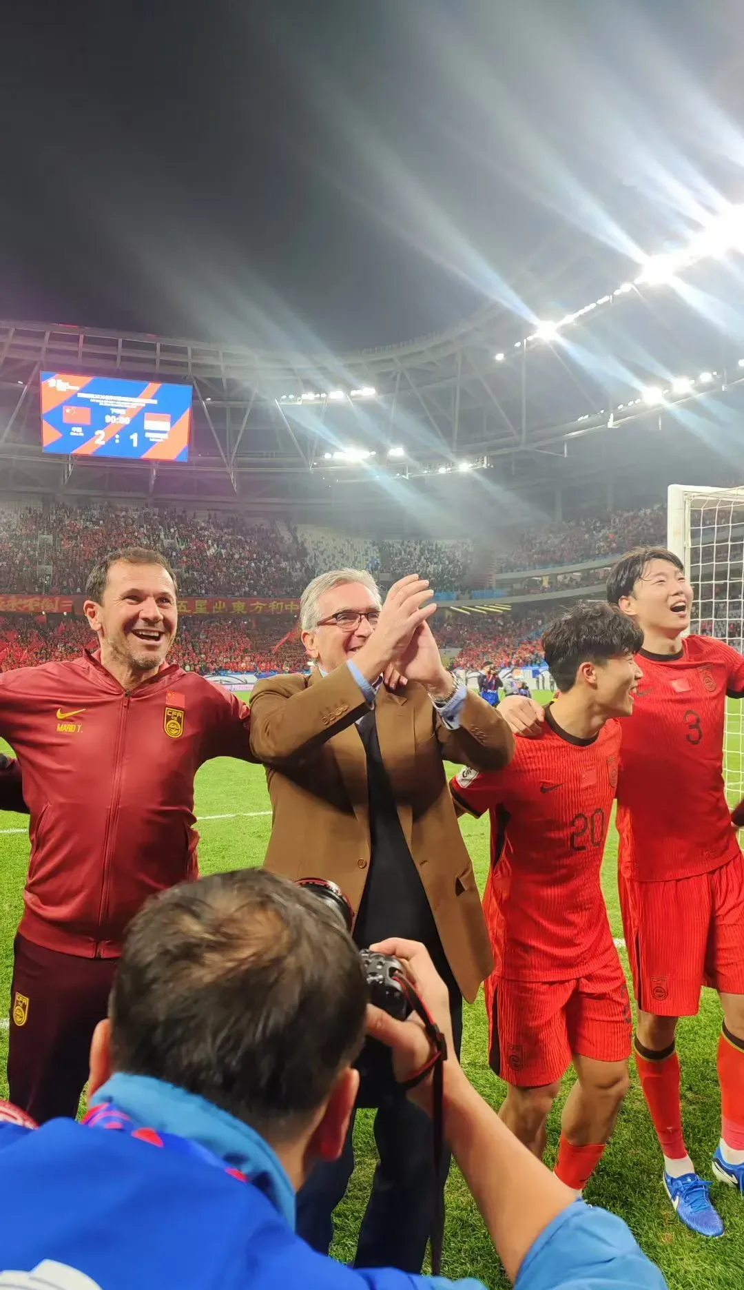 关于流畅的比赛过程引发球迷狂热的信息