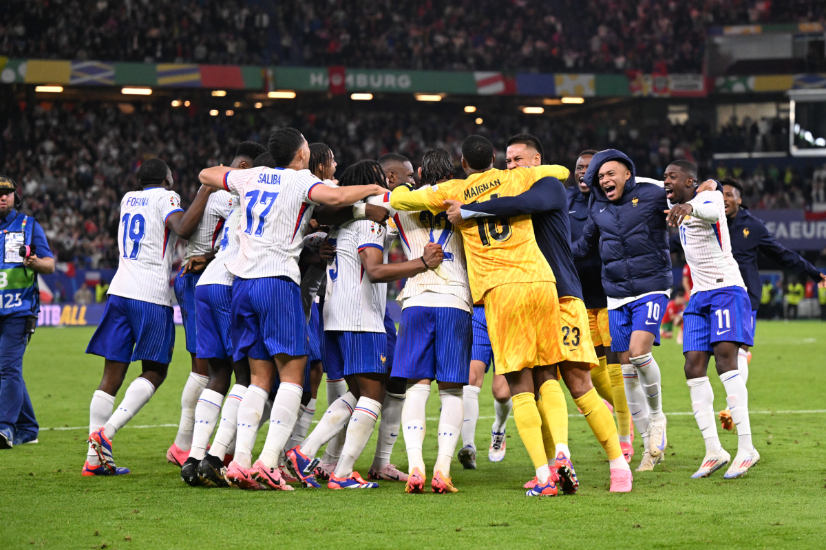 包含法国队逆转葡萄牙队，马龙点燃赛场的词条