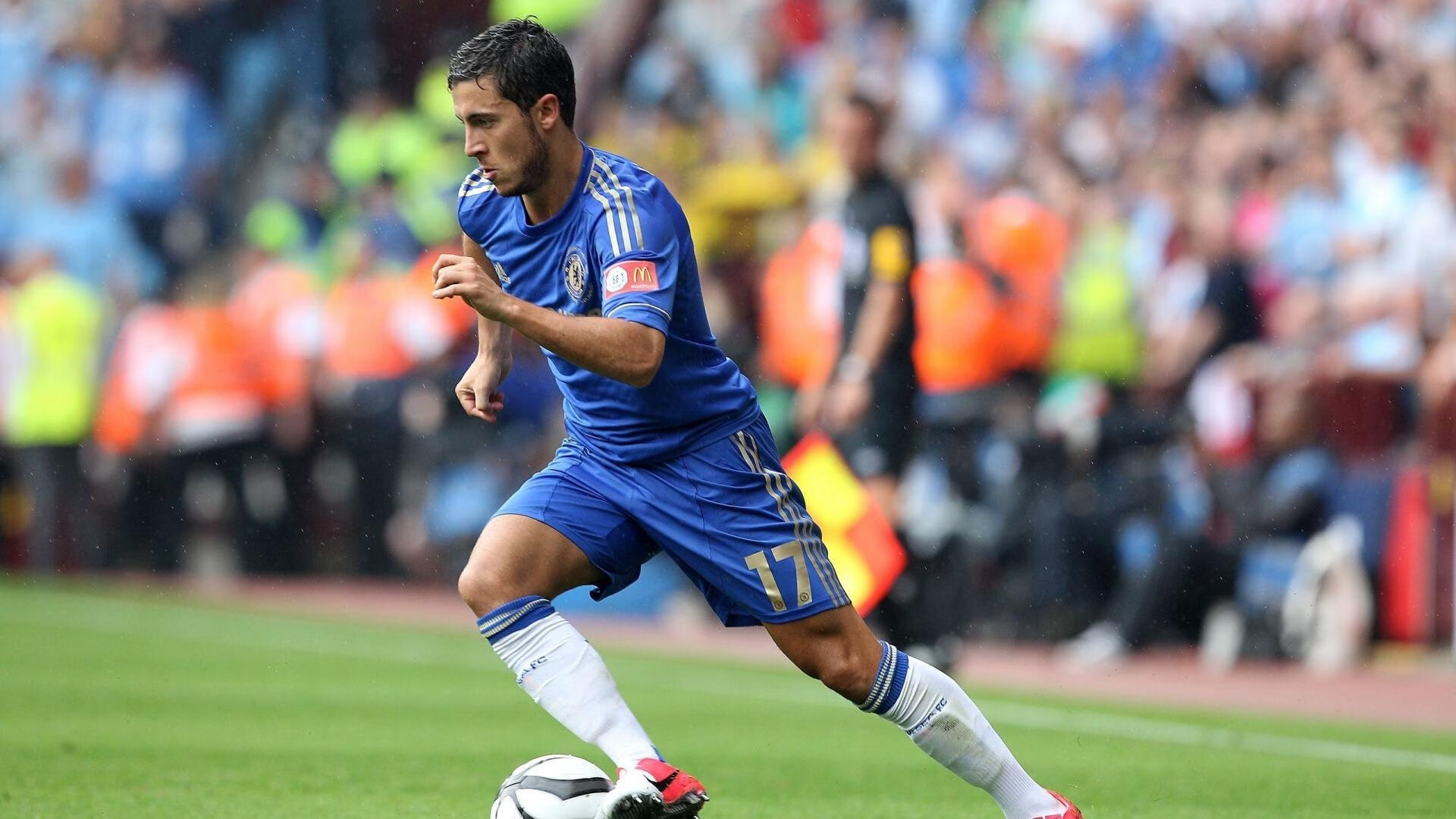 赛道上的心跳时刻，红牛车队险胜威廉姆斯，维斯塔潘惊艳四座