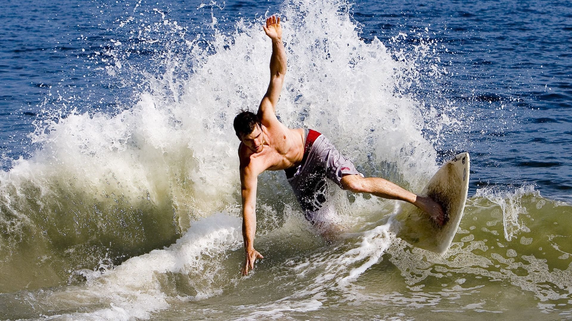 开云官网-威廉姆斯力克索伯车队，勒克莱尔高光表现背后的战术博弈